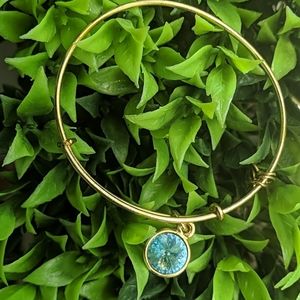 🌺 Aquamarine Birthstone Charm Bangle, March